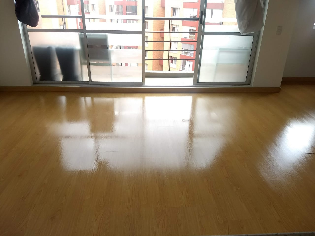 Desmanchado y Sellado de Pisos Laminados en bogota y cundinamarca